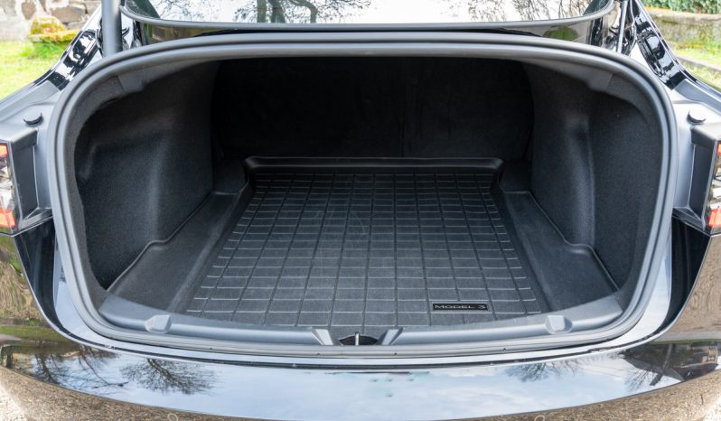 Tesla Model 3 Long Range AWD megtelt