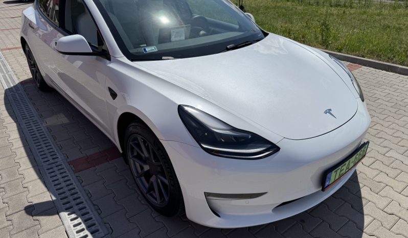 Tesla Model 3 Standard Range Plus megtelt