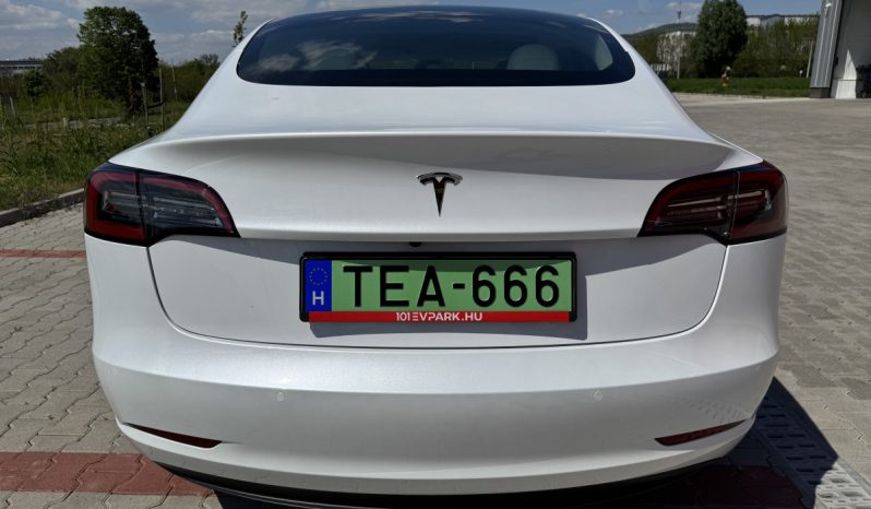 Tesla Model 3 Standard Range Plus megtelt
