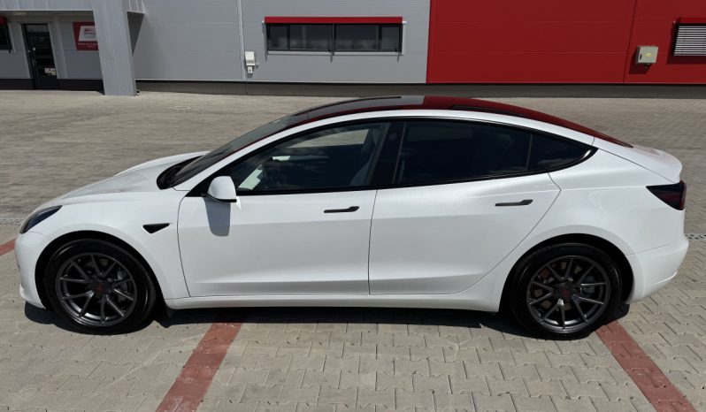 Tesla Model 3 Standard Range Plus megtelt