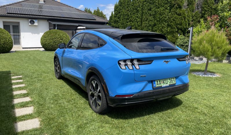 Ford Mustang Mach-E SR AWD megtelt