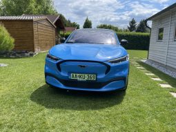 Ford Mustang Mach-E SR AWD megtelt
