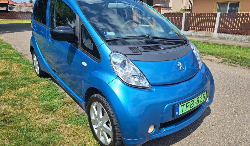 Peugeot iOn megtelt