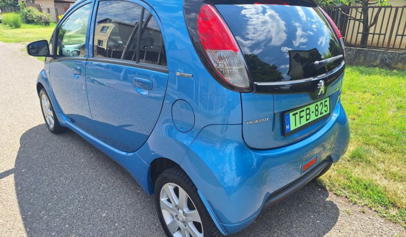 Peugeot iOn megtelt