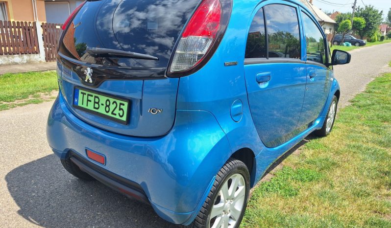Peugeot iOn megtelt