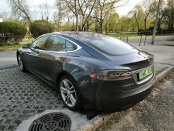 Tesla Model S 90D megtelt