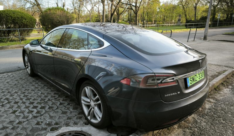 Tesla Model S 90D megtelt