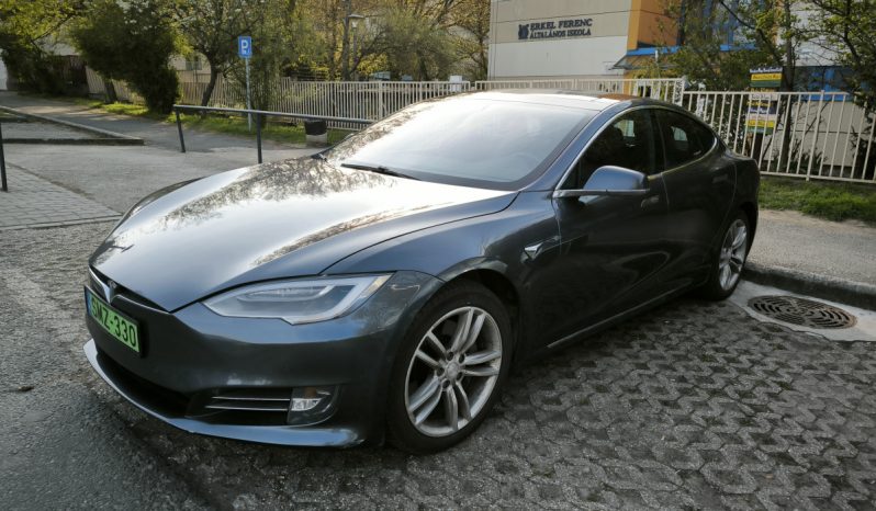 Tesla Model S 90D megtelt