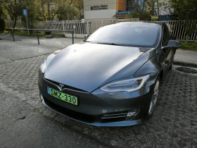 Tesla Model S 90D