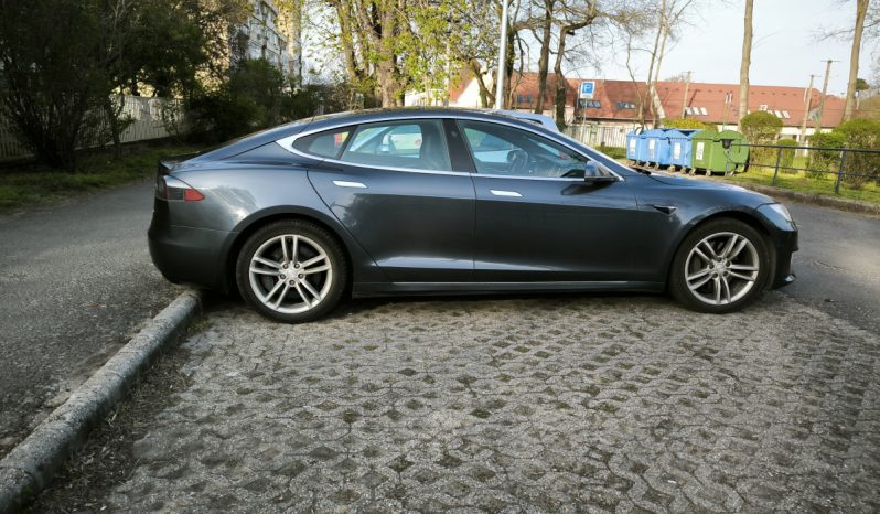 Tesla Model S 90D megtelt