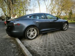 Tesla Model S 90D megtelt