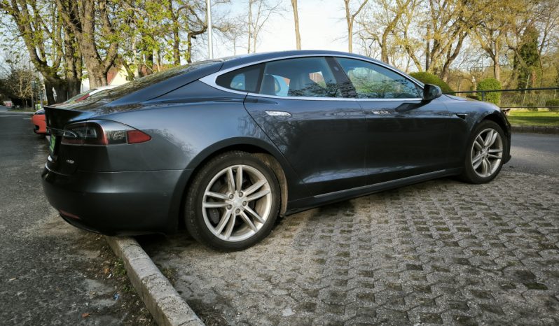 Tesla Model S 90D megtelt