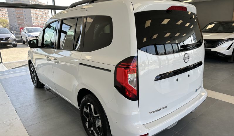 Nissan Townstar megtelt
